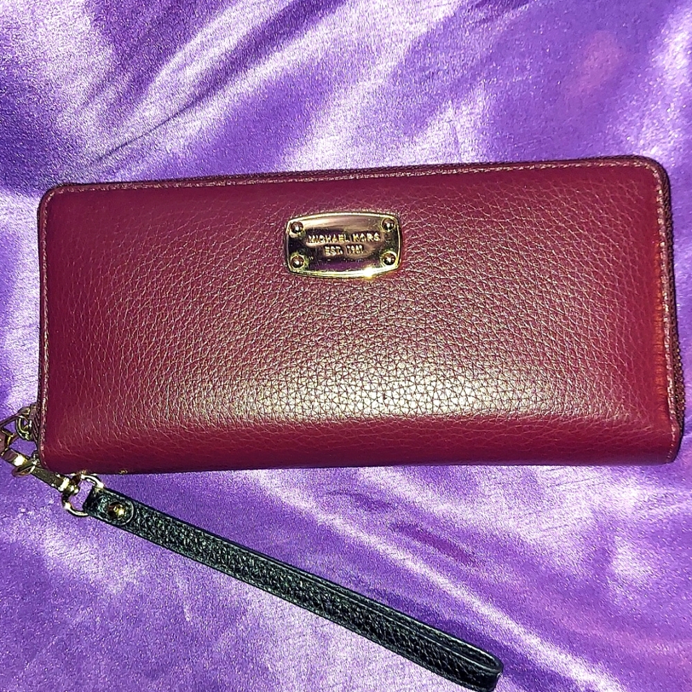 MICHAEL KORS Jet Set Travel Large Pebbled Leather Wristlet